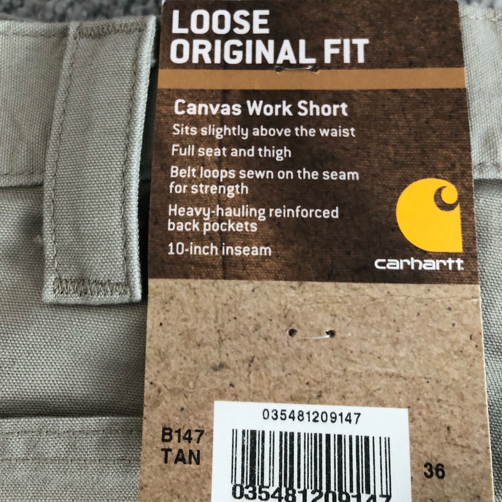 Men’s loose fit khaki shorts